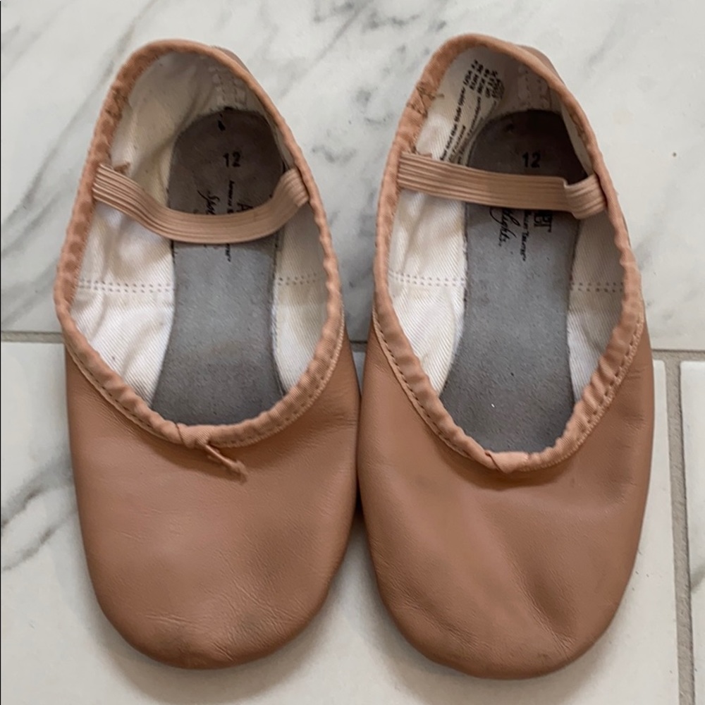 Gently used pink ballet shoes. Size 12